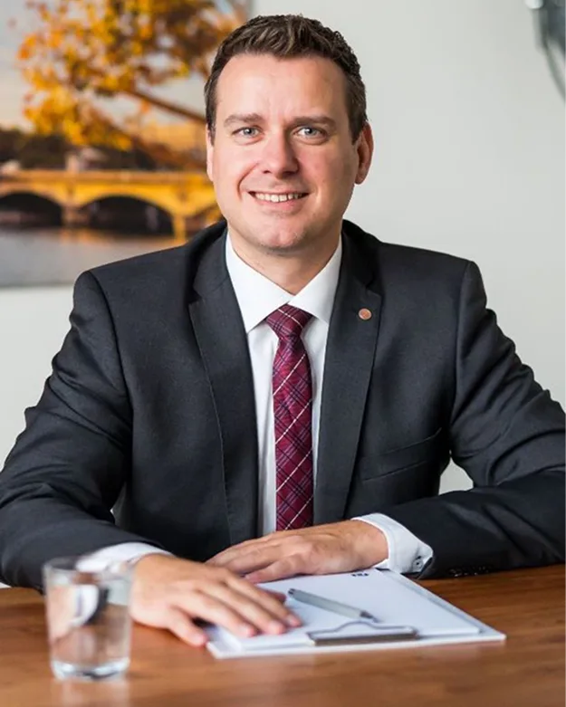 Ronny Bindhak. Spezialist für Immobilienfinanzierung in Hamburg